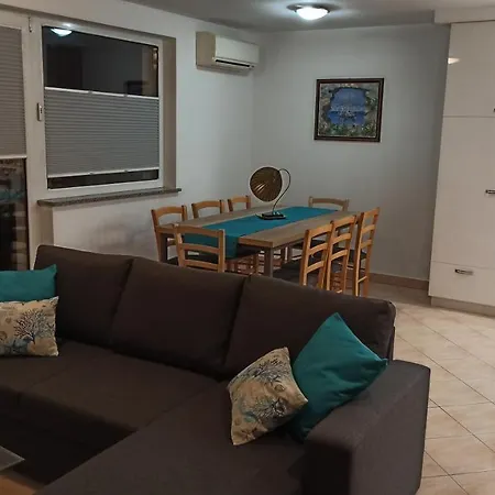 Apartma Apollonio * Črni Kal