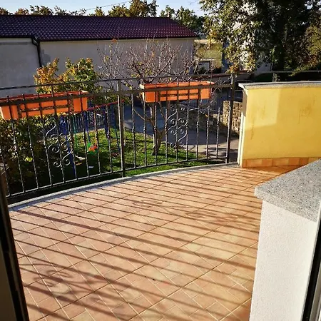 Apartment Apartma Apollonio Crni Kal