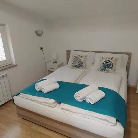 Apartma Apollonio شقة *