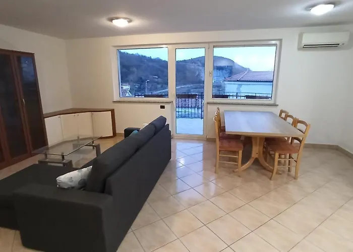 Apartma Apollonio דירה