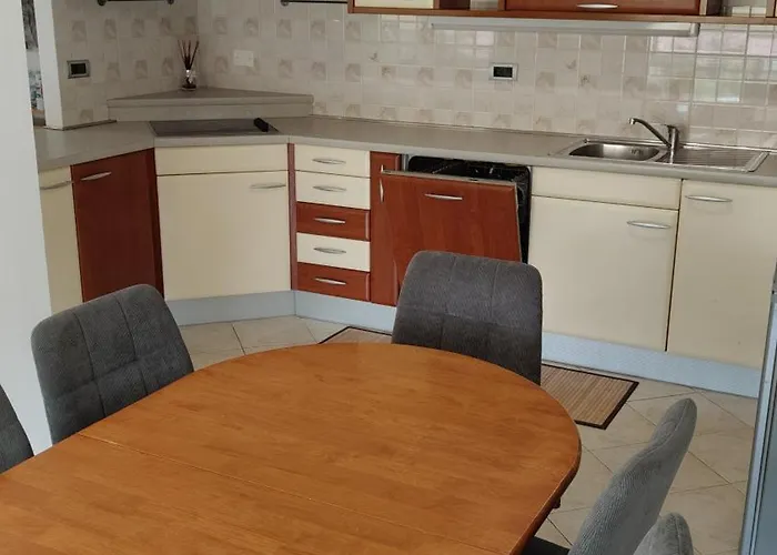 Apartma Apollonio 아파트 Črni Kal