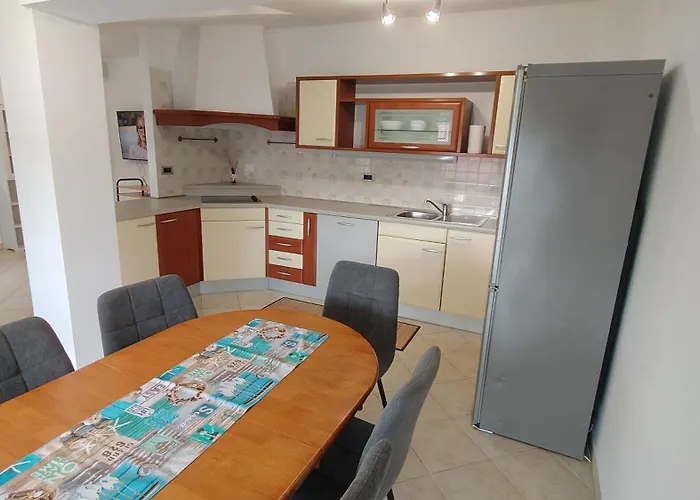 Apartma Apollonio شقة